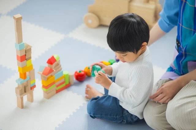 親子で参加する未就園児教室の様子